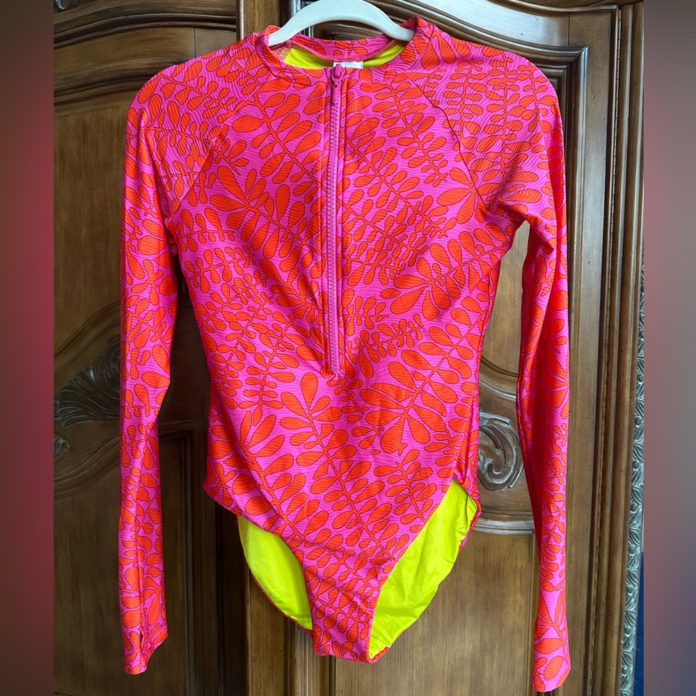 Trina Turk TRELLIS PADDLE SUIT Size Small Surf Rash Guard